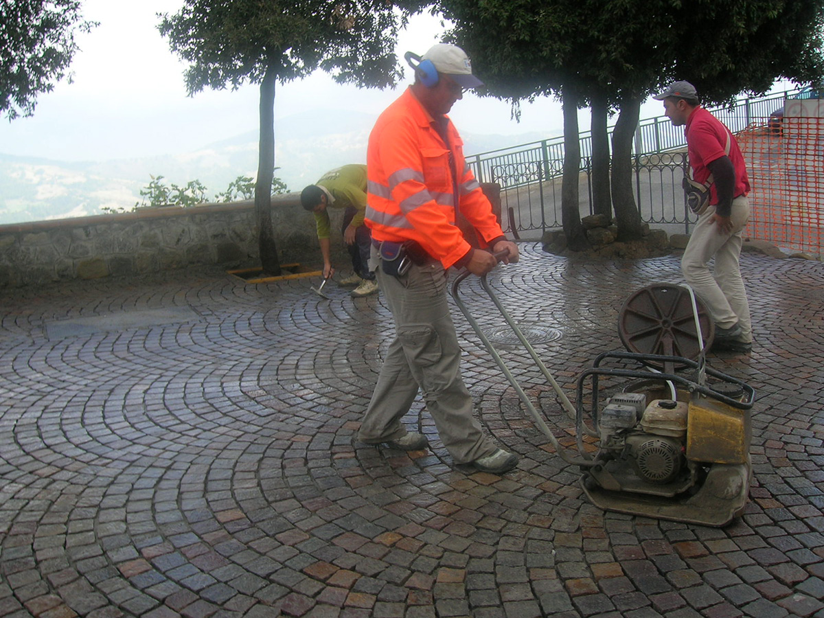 Lavori di pavimentazione pubblica Albidona Cosenza 2