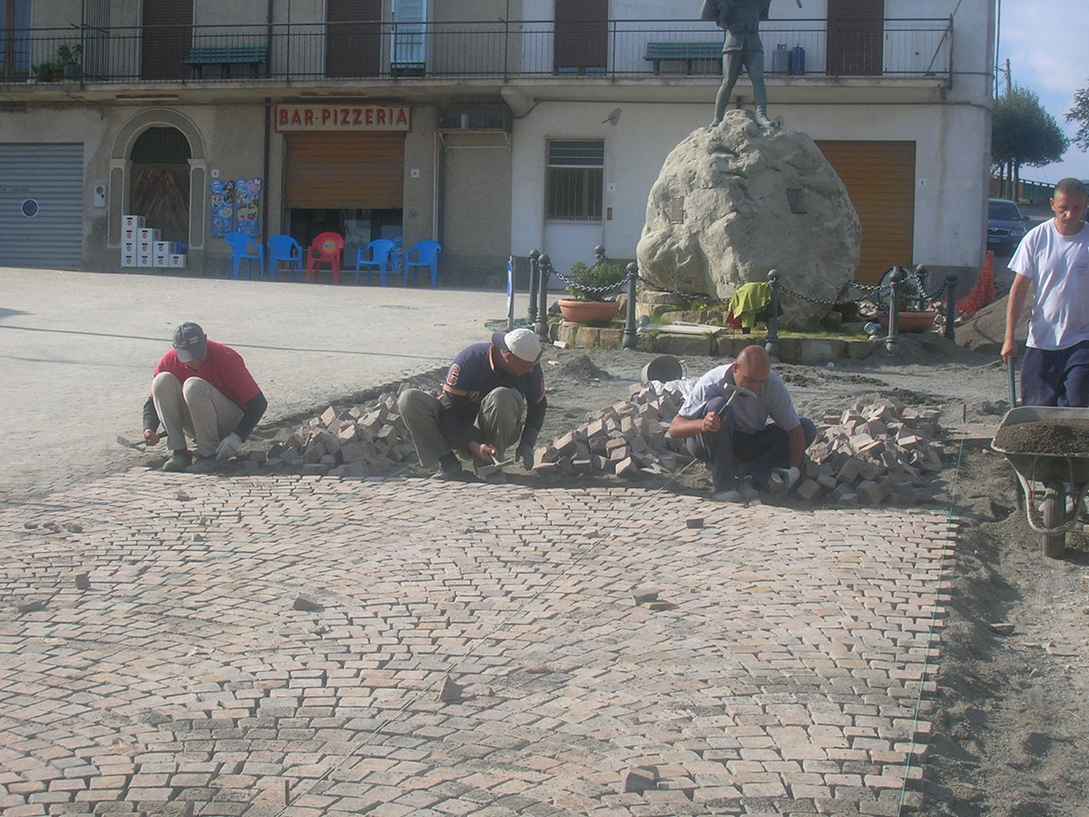 Lavori di pavimentazione pubblica Albidona Cosenza 3